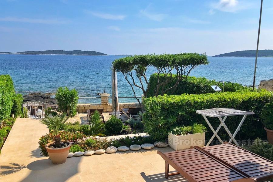 Isola di Vis, due case fantastiche