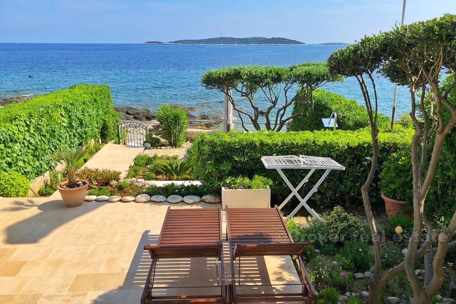 Isola di Vis, due case fantastiche