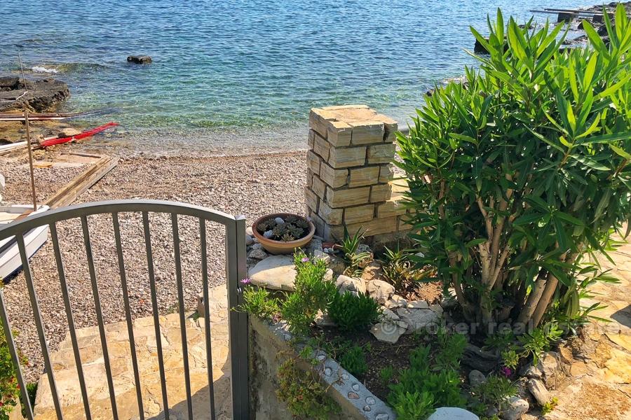 Isola di Vis, due case fantastiche