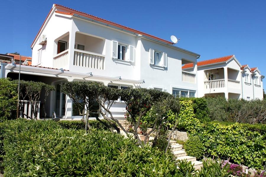 Isola di Vis, due case fantastiche