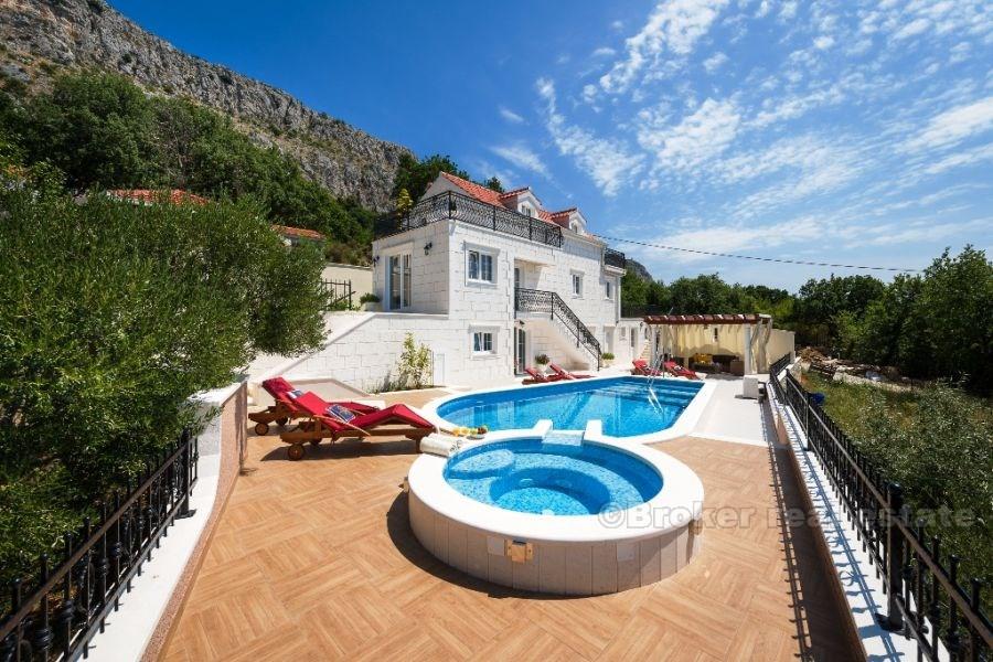 Omis, willa z basenem i fantastycznym widokiem