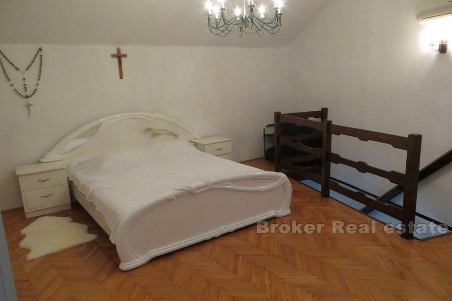 Kaštela, autohtona kamena kuća