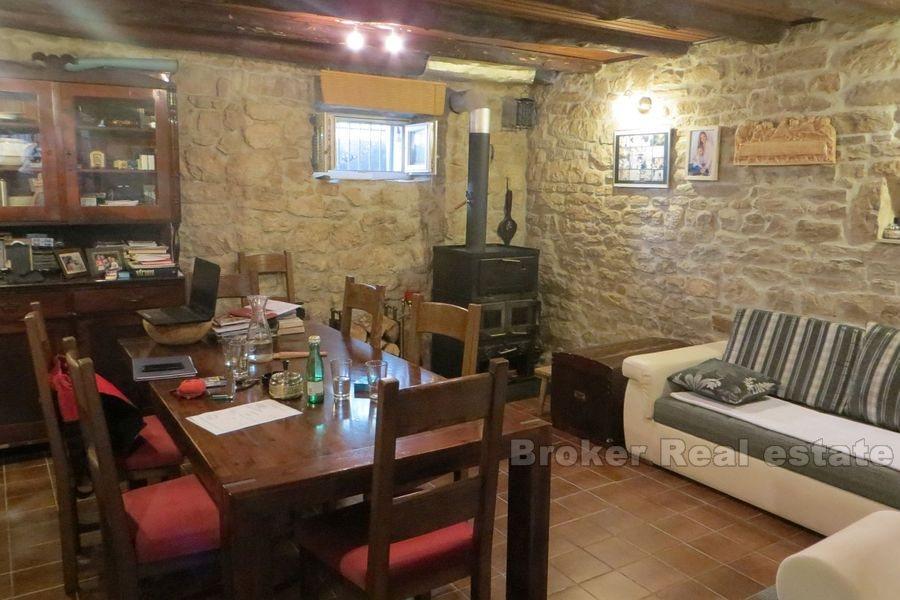 Kaštela, autohtona kamena kuća