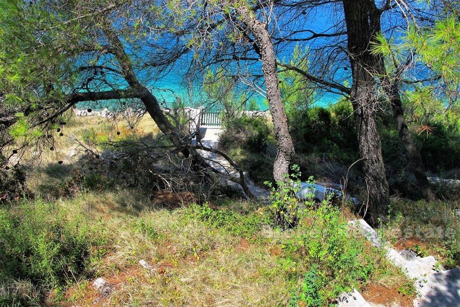 Ostrov Brač - dům pro adaptaci, první řada na moře