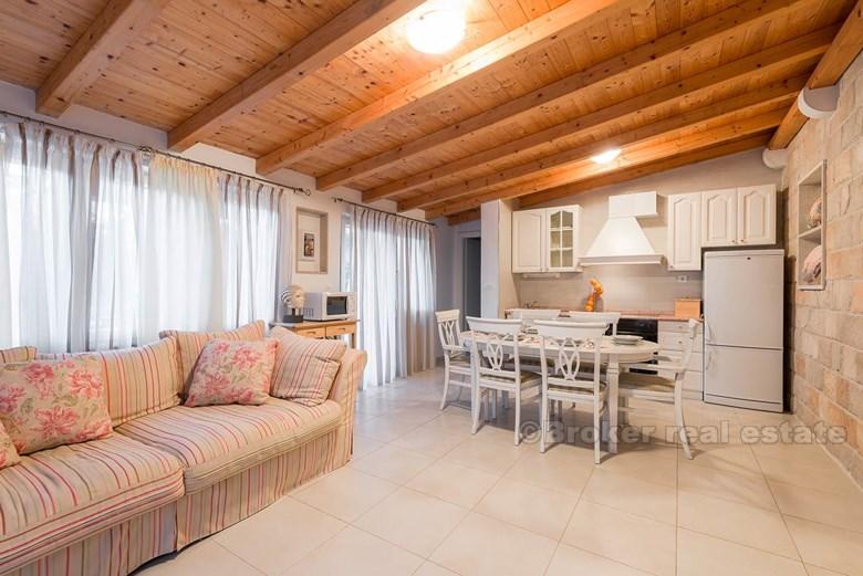 ostrov Brač, vila první řadě k moři