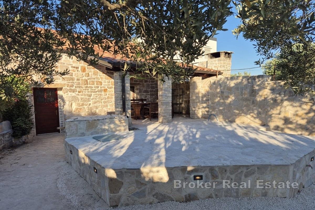 Île de Drvenik - maison en pierre