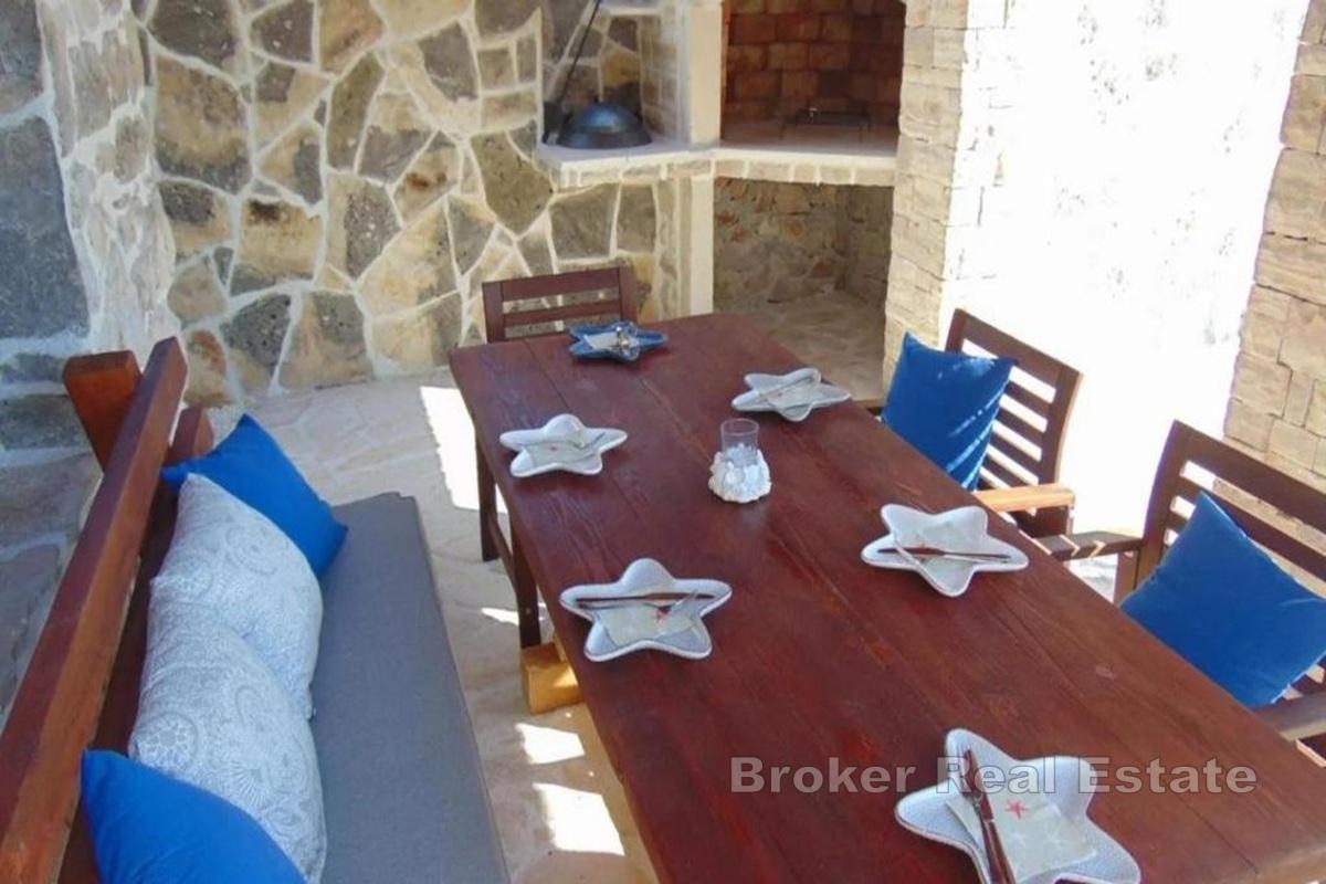 Ostrov Drvenik - kamenný dom