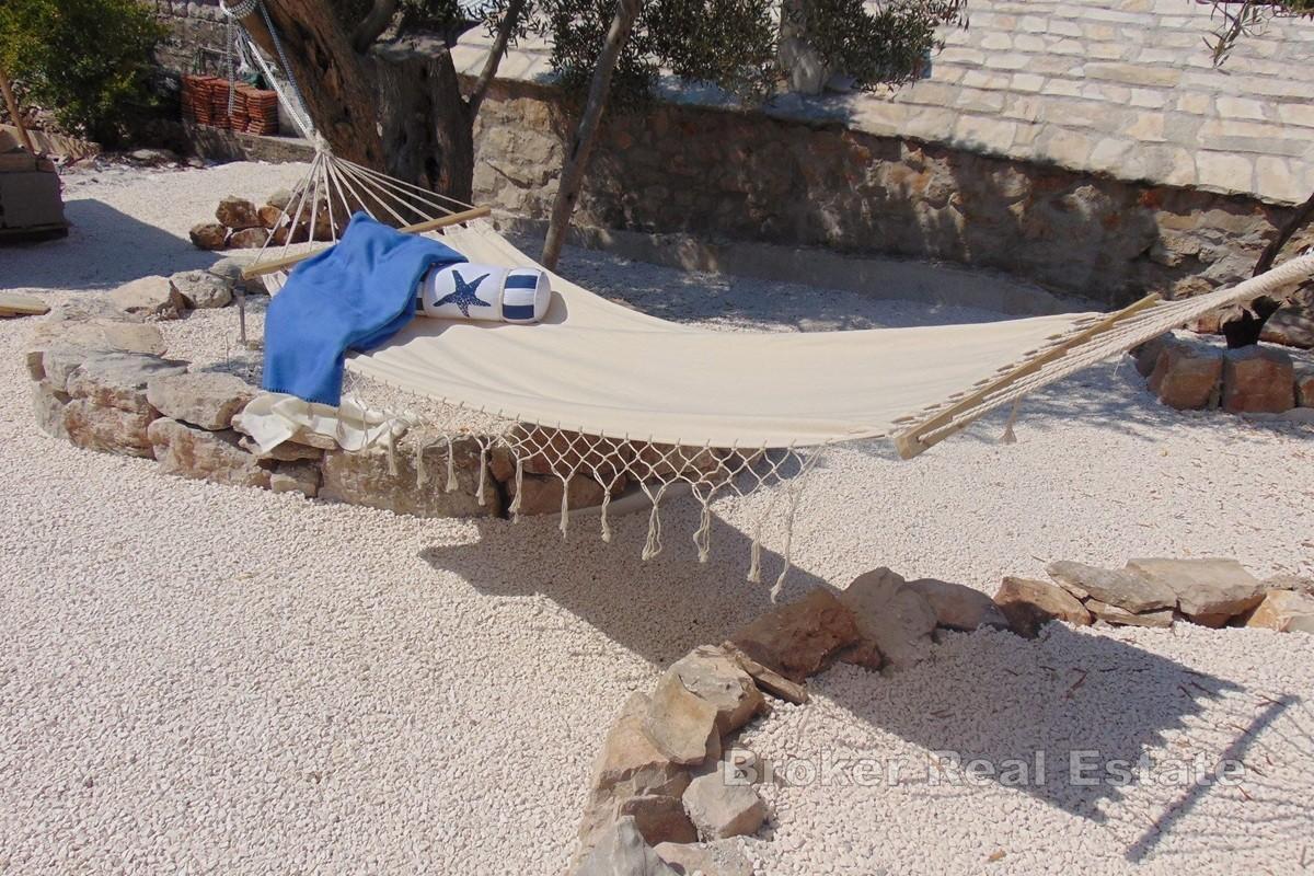 Ostrov Drvenik - kamenný dom