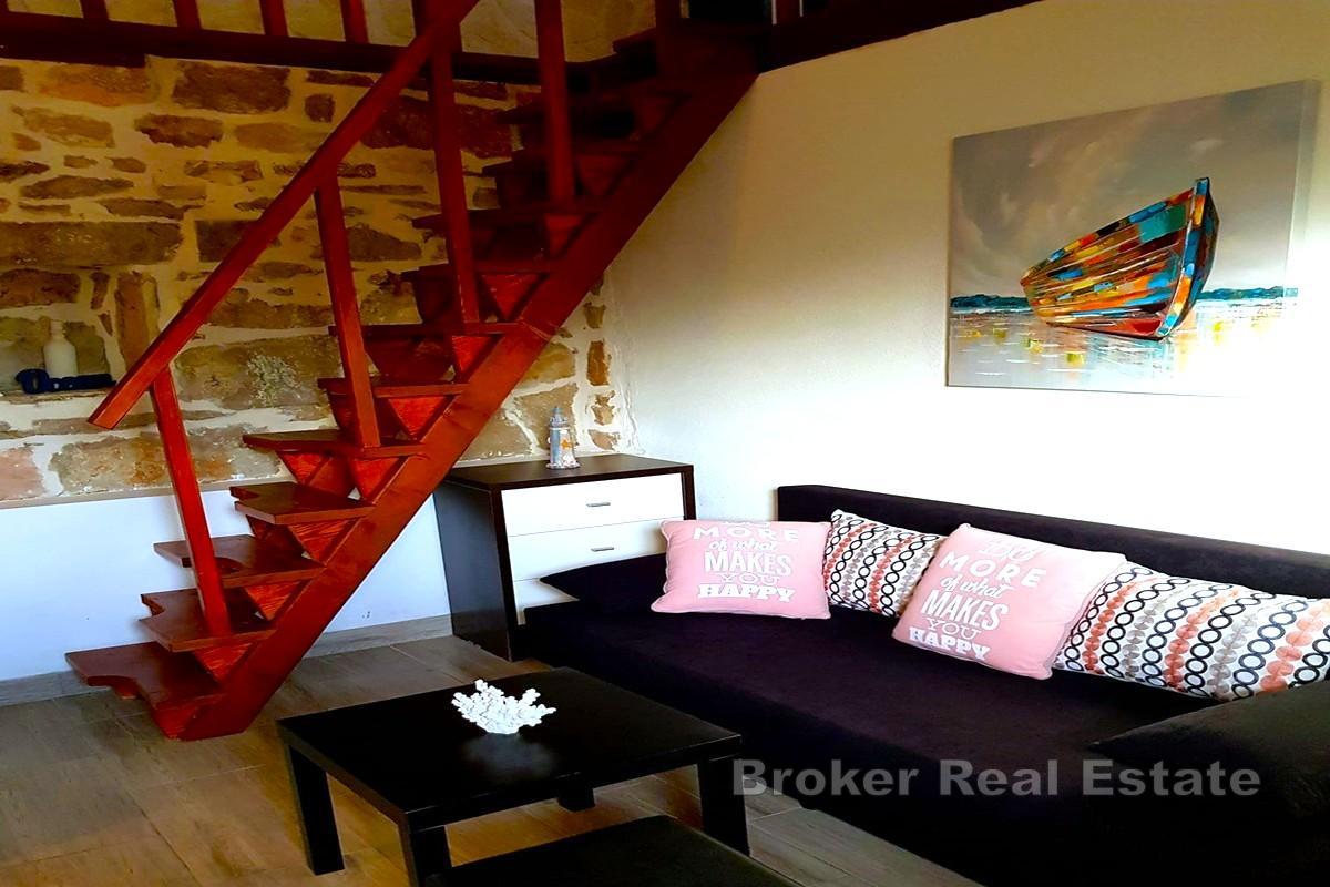 Ostrov Drvenik - kamenný dom