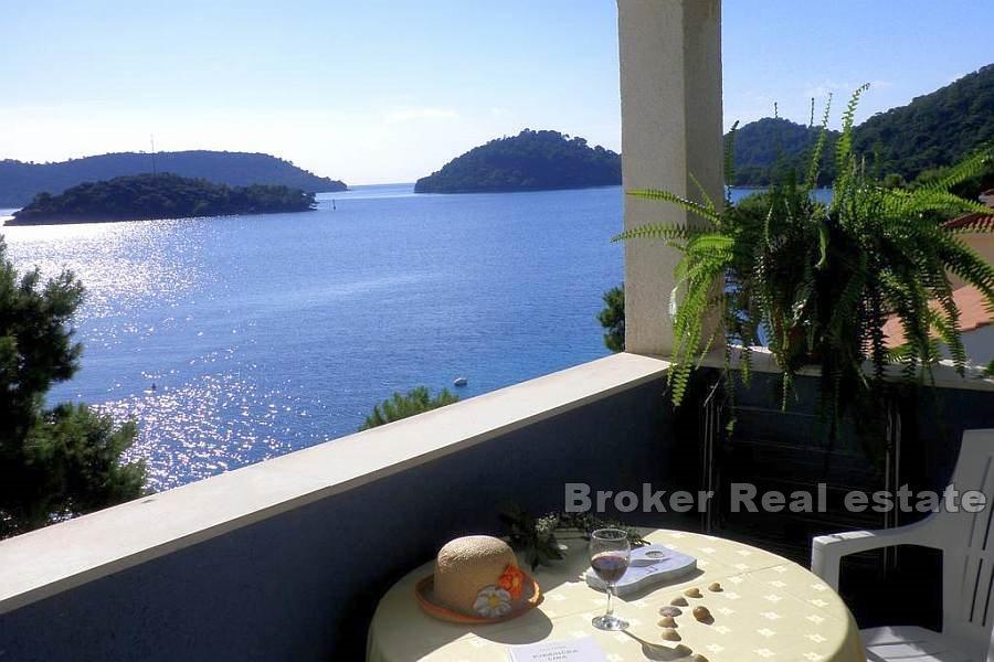Wyspa Lastovo, dom apartamentowy, pierwszy rząd do morza
