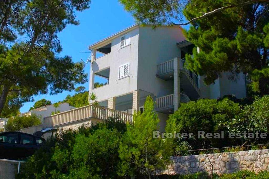 Wyspa Lastovo, dom apartamentowy, pierwszy rząd do morza