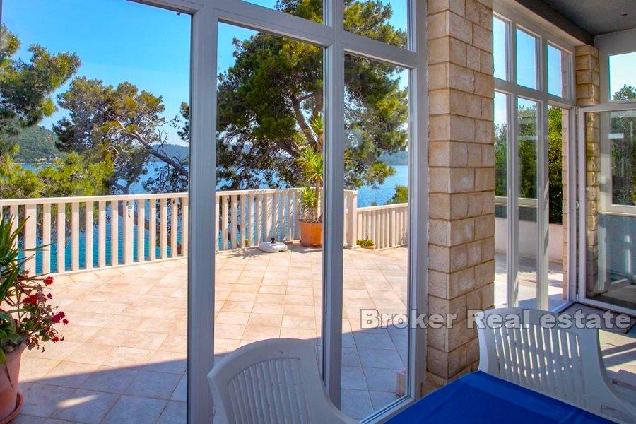 Wyspa Lastovo, dom apartamentowy, pierwszy rząd do morza