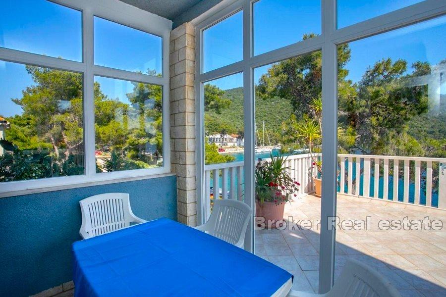 Wyspa Lastovo, dom apartamentowy, pierwszy rząd do morza