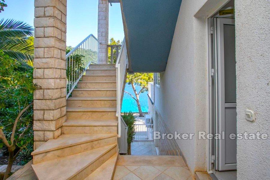 Wyspa Lastovo, dom apartamentowy, pierwszy rząd do morza