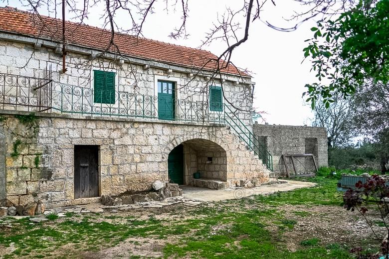 Ön Hvar - Autentiska stenhus