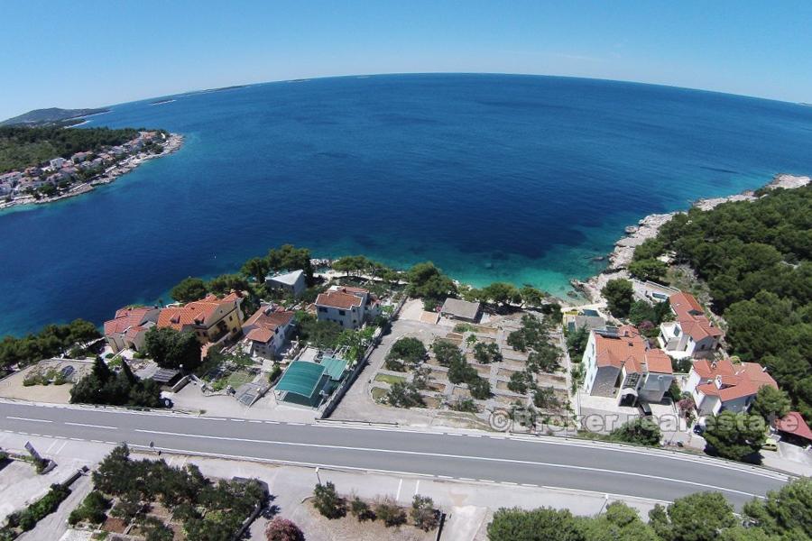 Primosten - Bygg land nær sjøen