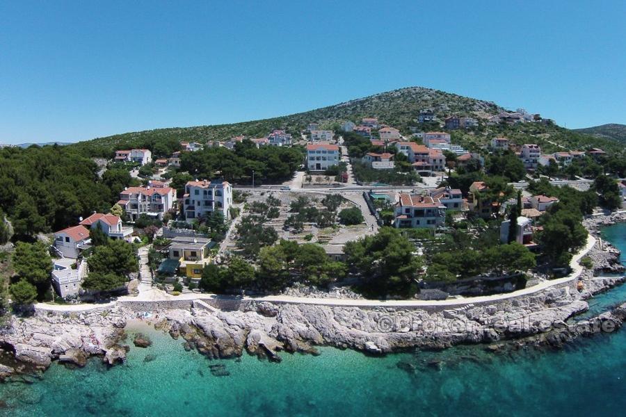 Primosten - Bygg land nær sjøen