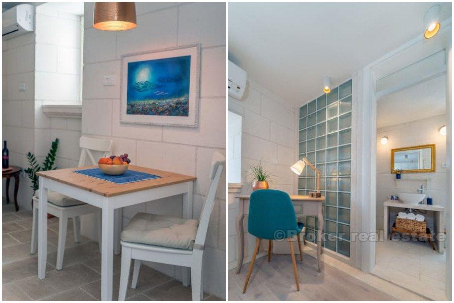 Split center - Renovated stone house in the center of town