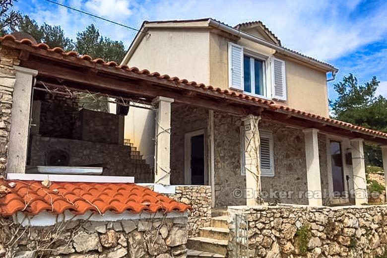 øya Solta - Vakkert hus ved sjøen