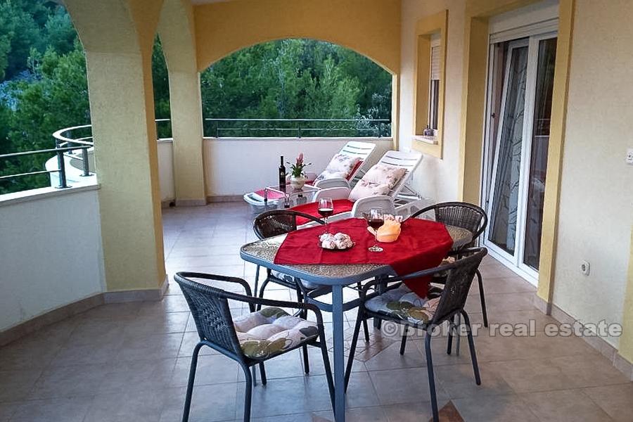 Rogoznica - Dom z apartamentami z widokiem na morze