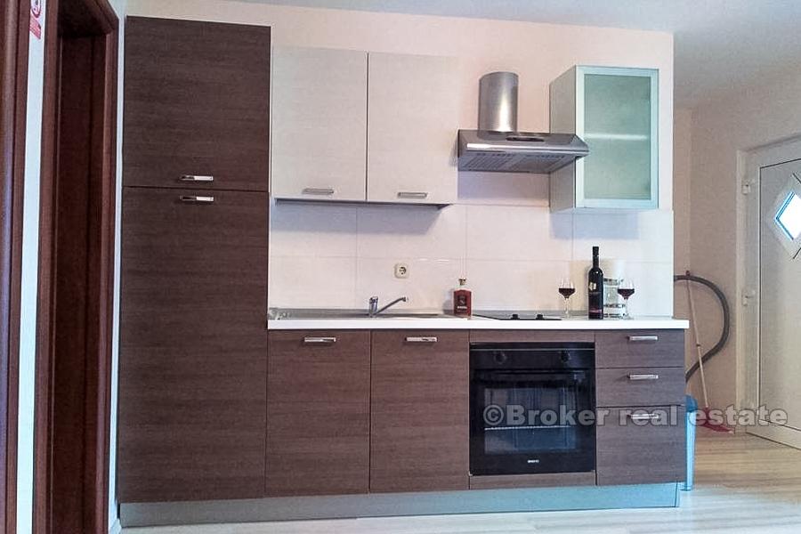 Rogoznica - Dom z apartamentami z widokiem na morze