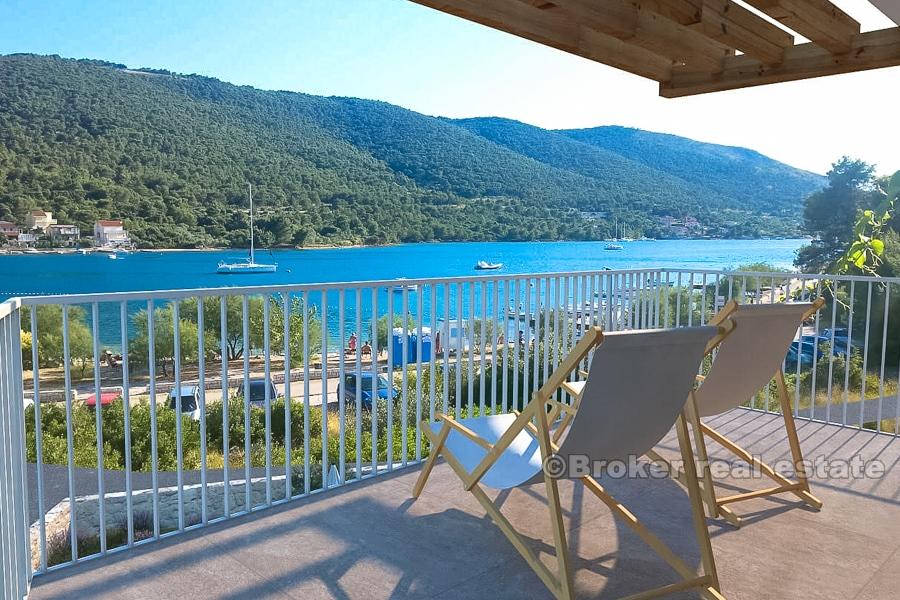 Primošten, apartmány v první řadě u moře