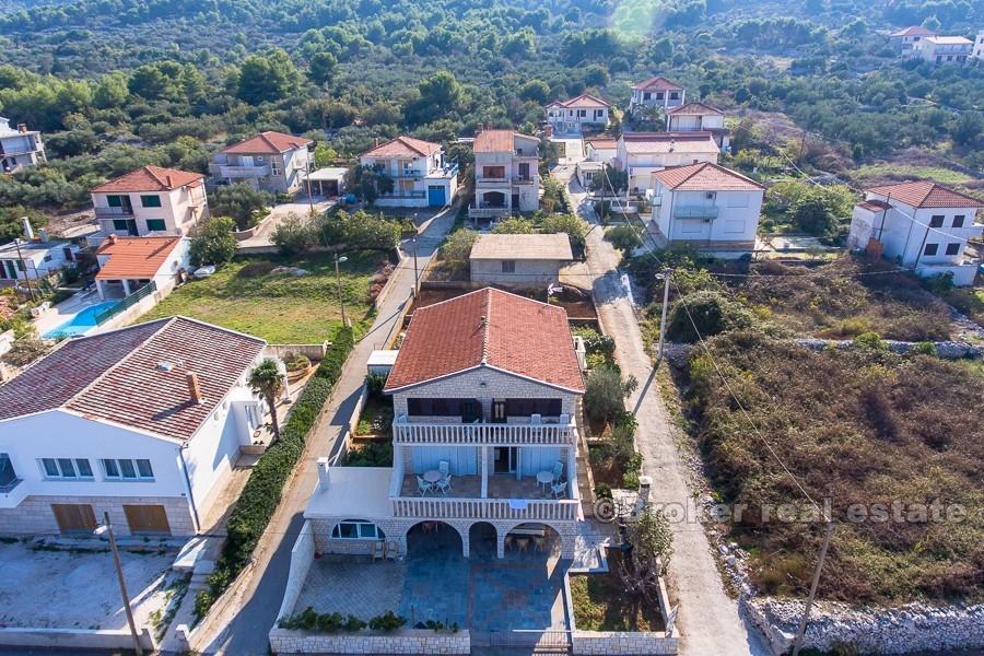 Island of Ciovo - Apartment house, by the sea