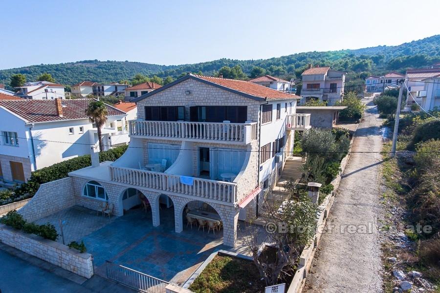 Island of Ciovo - Apartment house, by the sea