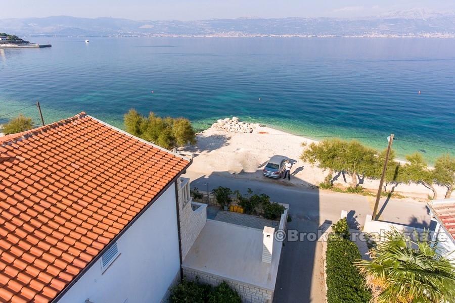 Island of Ciovo - Apartment house, by the sea