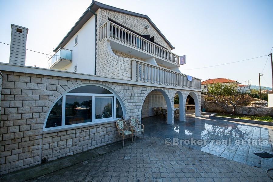 Island of Ciovo - Apartment house, by the sea