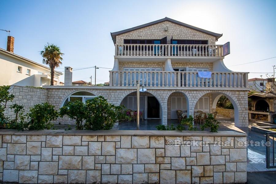 Island of Ciovo - Apartment house, by the sea