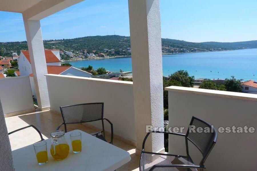 Rogoznica - Apartmanska kuća s pogledom na more