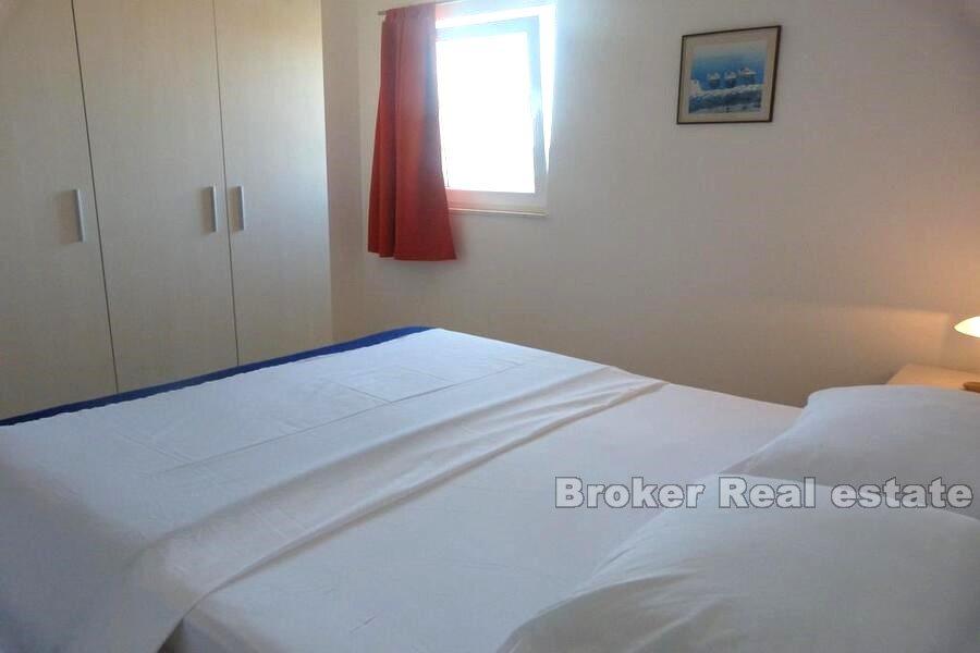 Rogoznica - Apartmanska kuća s pogledom na more