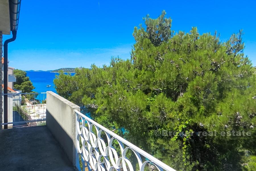 Primosten - Dům, první řada u moře