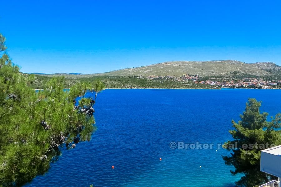 Primosten - Dům, první řada u moře