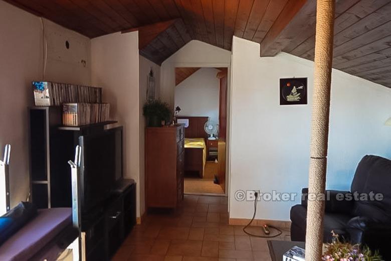 Сплит области - жилой дом с видом на море