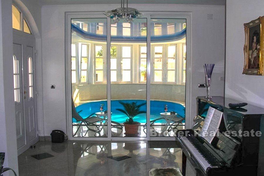 Wyspa Ciovo, imponująca willa z widokiem na morze