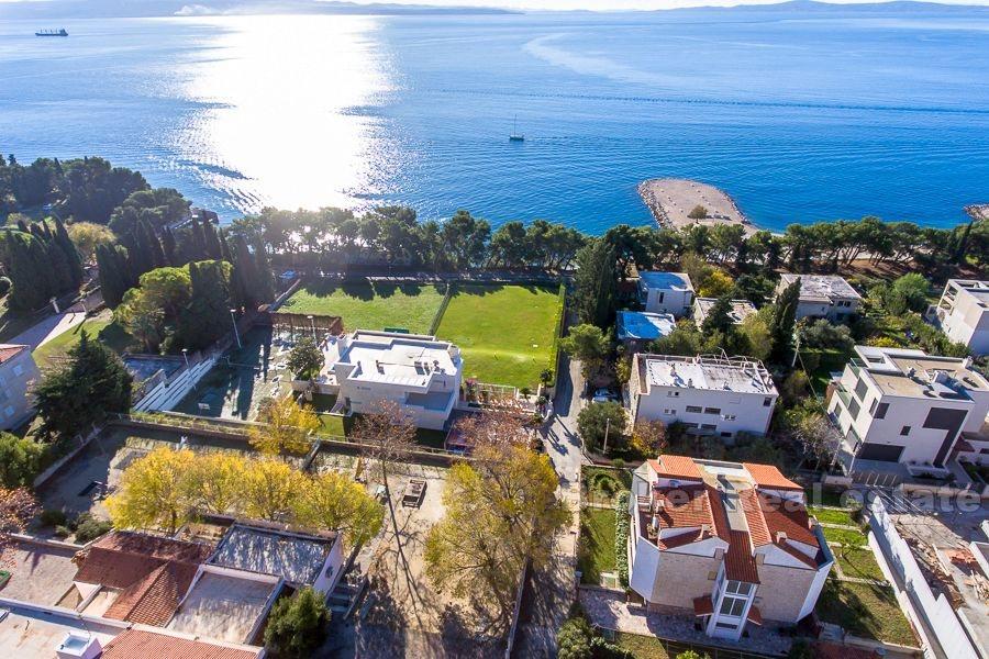 Split, Meje, a residential-business family villa