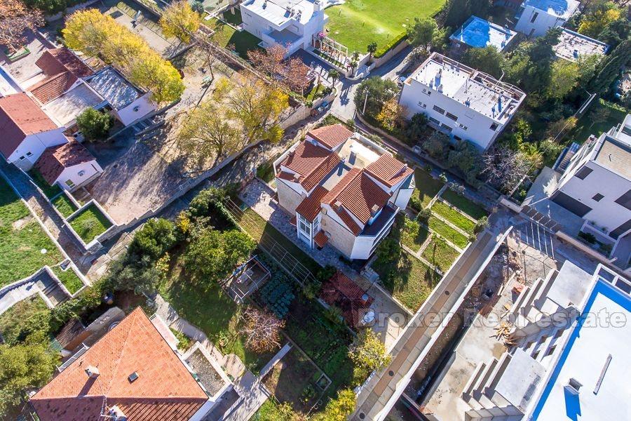 Split, Meje, rodinná vila obytná a obchodná