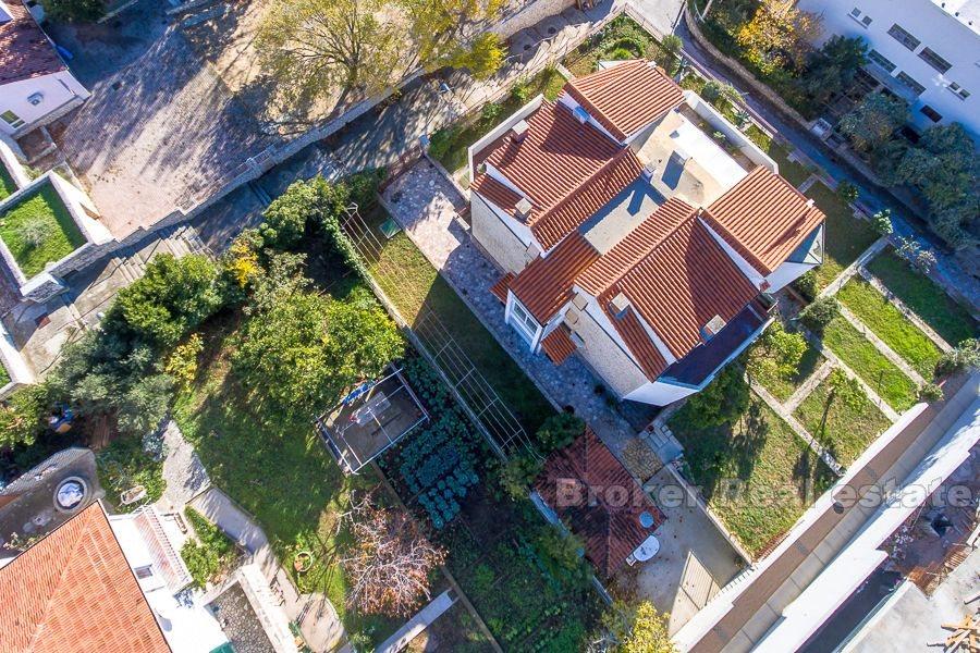 Split, Meje, rodinná vila obytná a obchodná