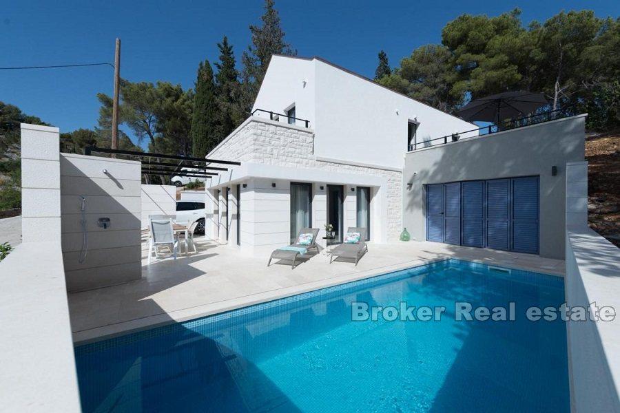 Øya Brac, villa i sluttfasen av byggingen