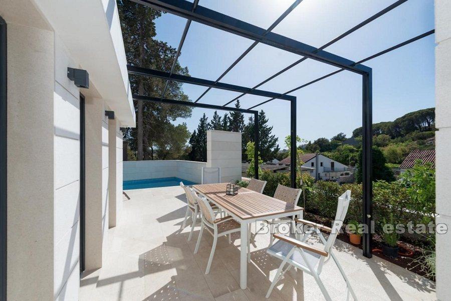 Øya Brac, villa i sluttfasen av byggingen