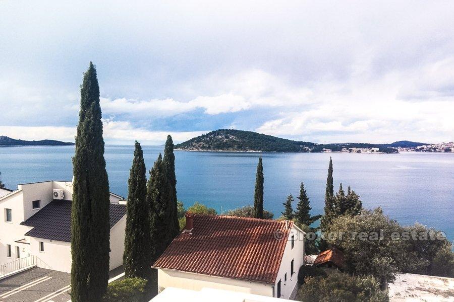 Rogoznica, terrain constructible avec vue sur la mer