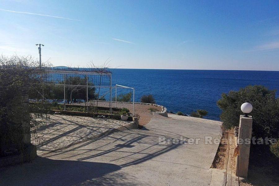 Primosten area, house with large plot, first row to the sea