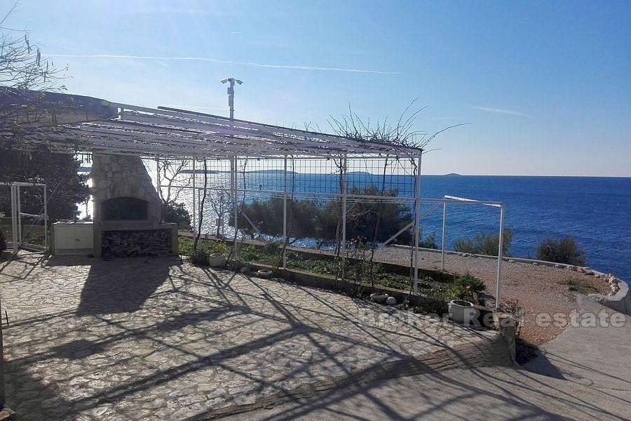 Primosten area, house with large plot, first row to the sea