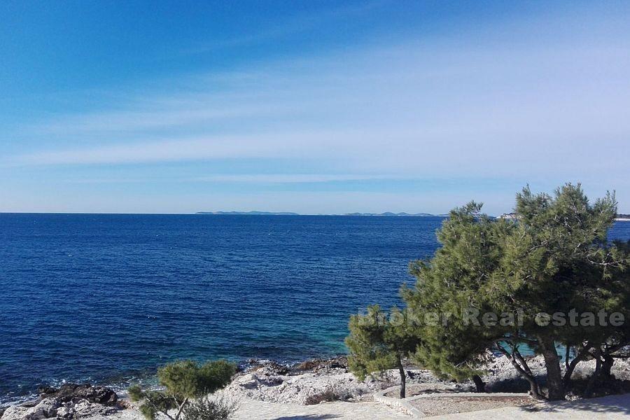 Primosten area, house with large plot, first row to the sea