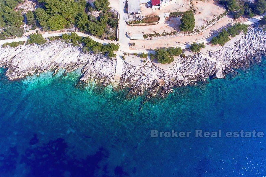 Primosten area, house with large plot, first row to the sea