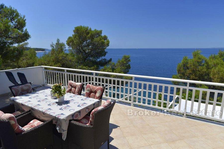 V blízkosti Primoštenu, dom v prvom rade pri mori