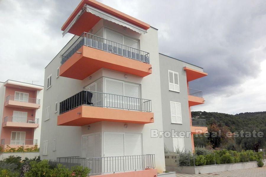 Nær Trogir, to roms leilighet 55m2 i ny bygning