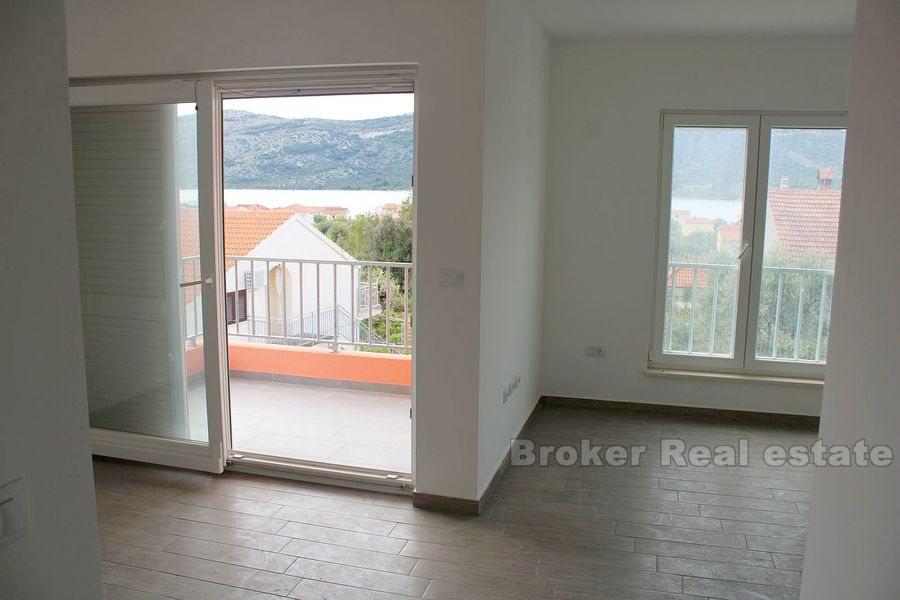 Nær Trogir, to roms leilighet 55m2 i ny bygning